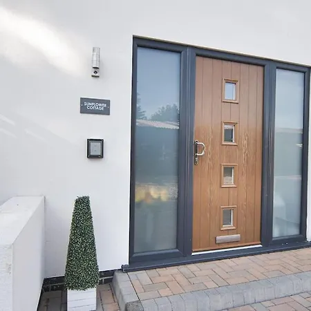 Hoxne Cottages - Sunflower Cottage With Private Hot Tub York Exterior photo